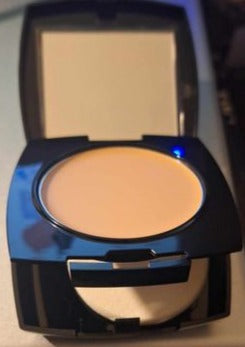 True Color Flawless Cream-To-Powder Foundation Light Beige